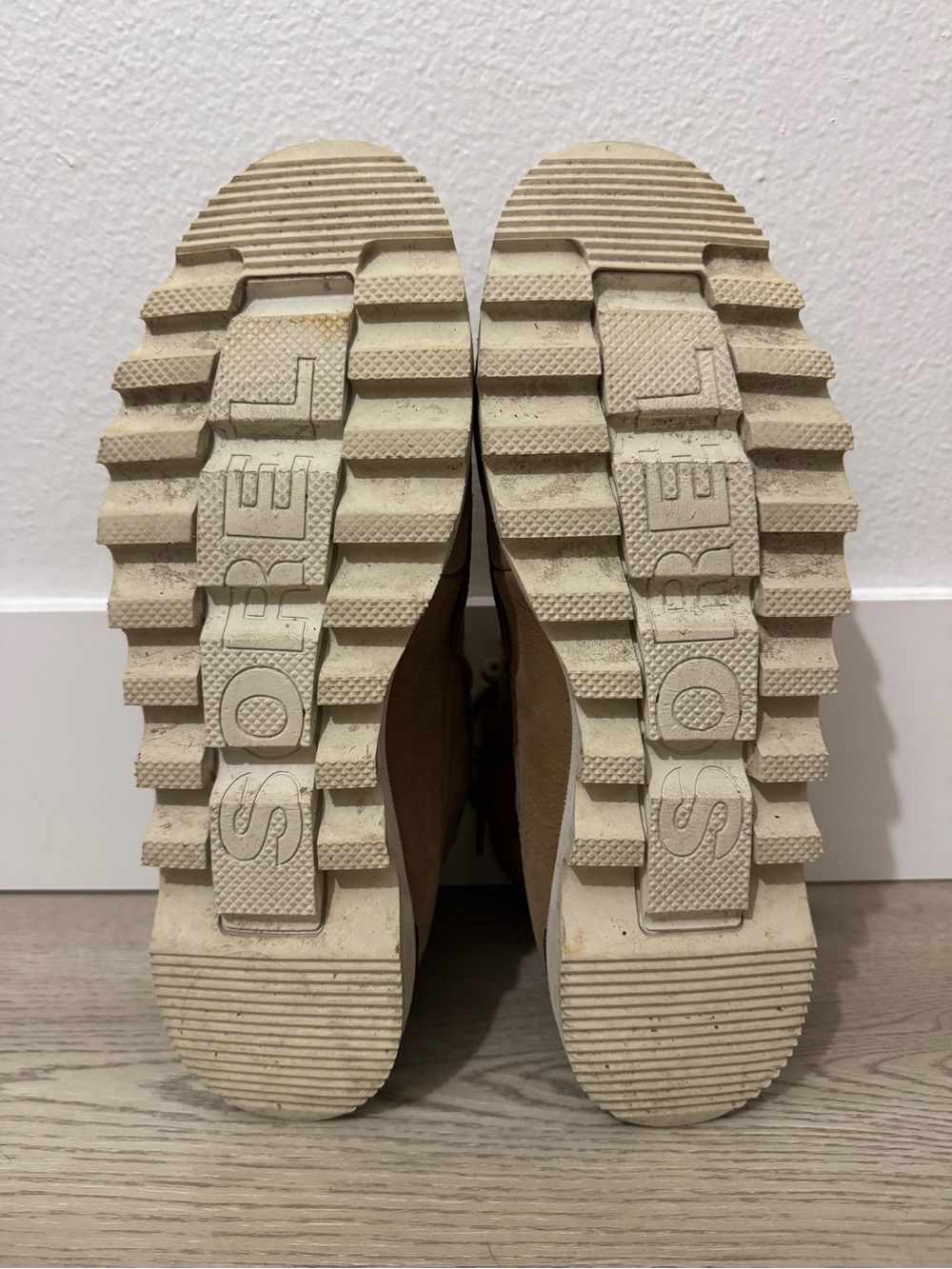 Sorel Men’s Tan Leather Shoes - Picture 4 of 5